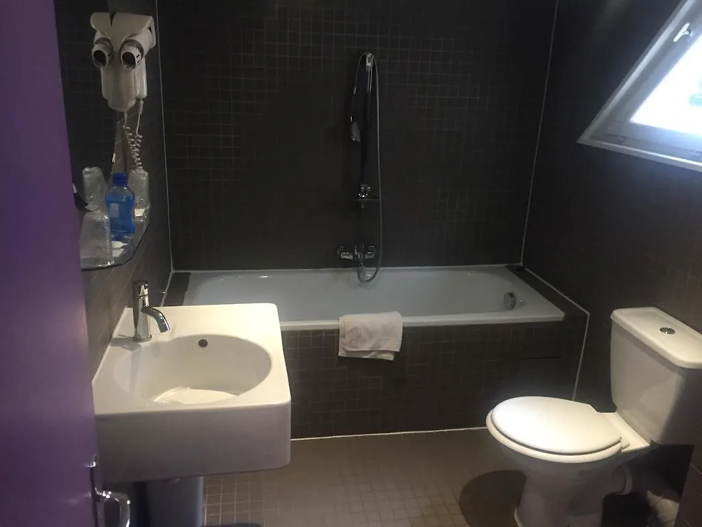 Hotel Du Parc Saint Charles Paris 2*,