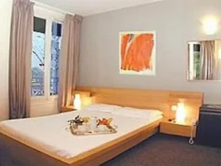 Hotel Du Parc Saint Charles Paris 2*,