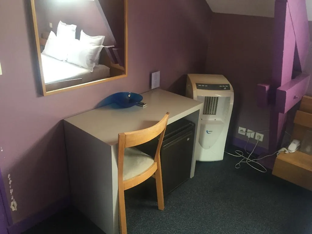 **  Hotel Du Parc Saint Charles Paris France