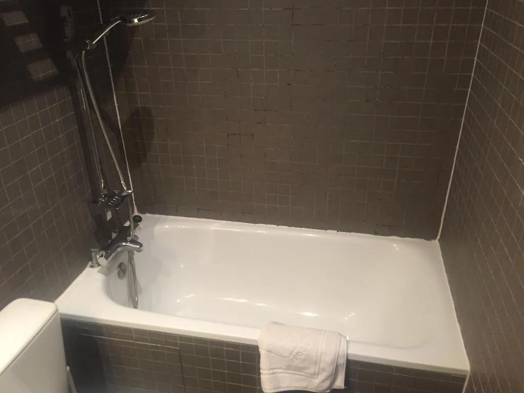 Hotel Du Parc Saint Charles Paris